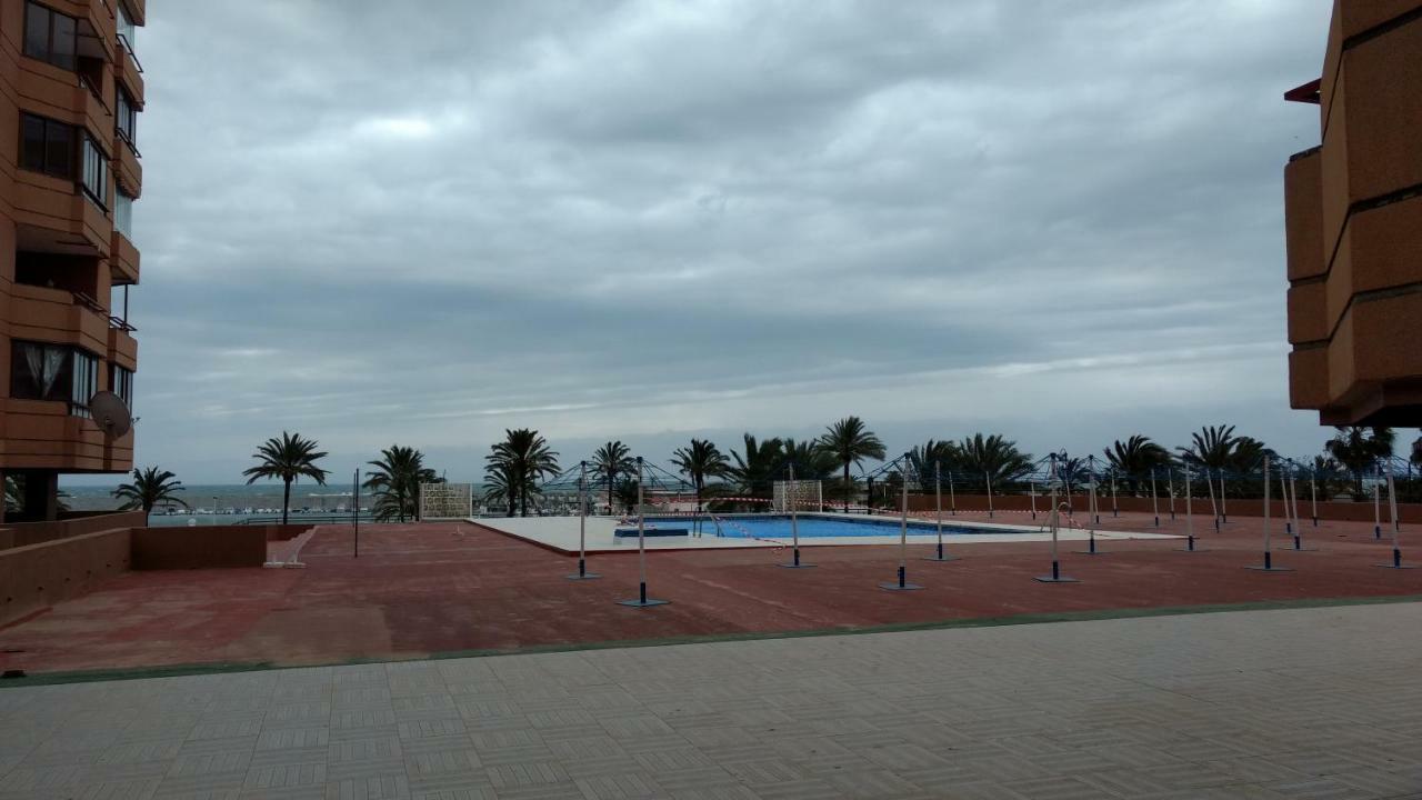 First Line Costa Del Sol Beach Suites Fuengirola Εξωτερικό φωτογραφία